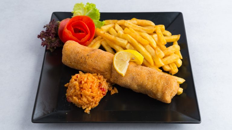 Karađorđeva pileća šnicla kajmak Karađorđeva pileća šnicla sa kajmakom Novi Sad – specijalitet Restoran Dedina Tajna