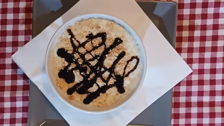 Sutlijaš Sutlijaš Novi Sad – domaći sutlijaš sa čokoladnim prelivom Restoran Dedina Tajna