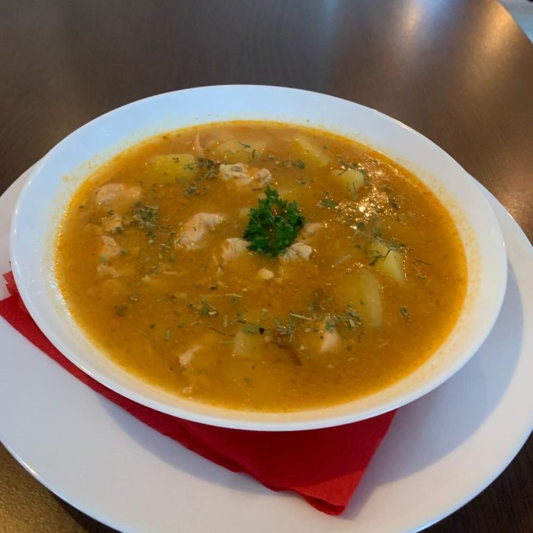 Pileci Paprikas u restoranu Dedina tajna novi sad