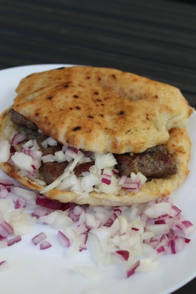Banjalučki Ćevap U Lepinji Sa Lukom – Ćevapi Novi Sad