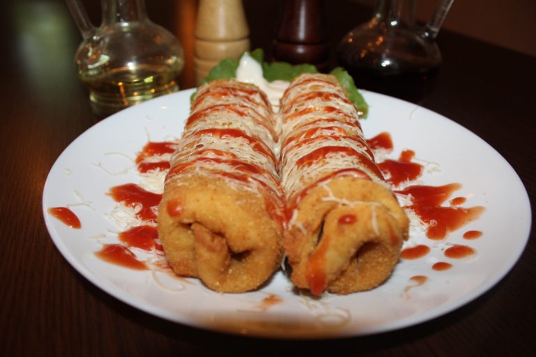 Pohovane palačinke bolonjeze Pohovane palačinke bolonjeze Novi Sad – punjene palačinke Restoran Dedina Tajna