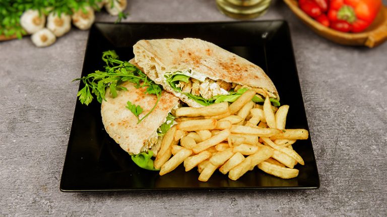 Sendvič piletina s karijem Sendvič sa piletinom i karijem Novi Sad – doručak Restoran Dedina Tajna